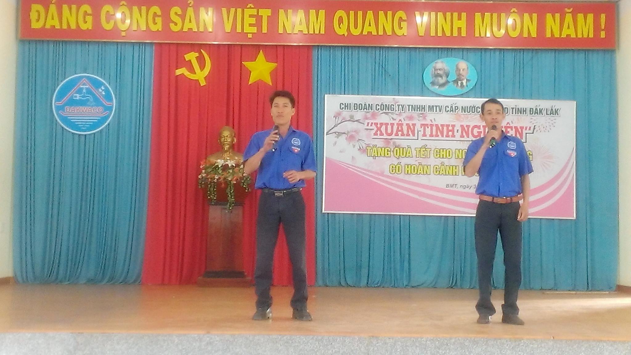 Tặng quà cho công nhân đón tết